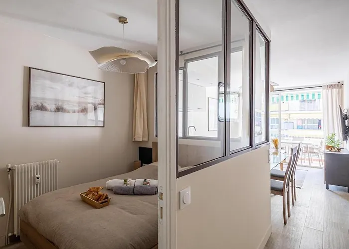 Super Centre Les Pins Proche