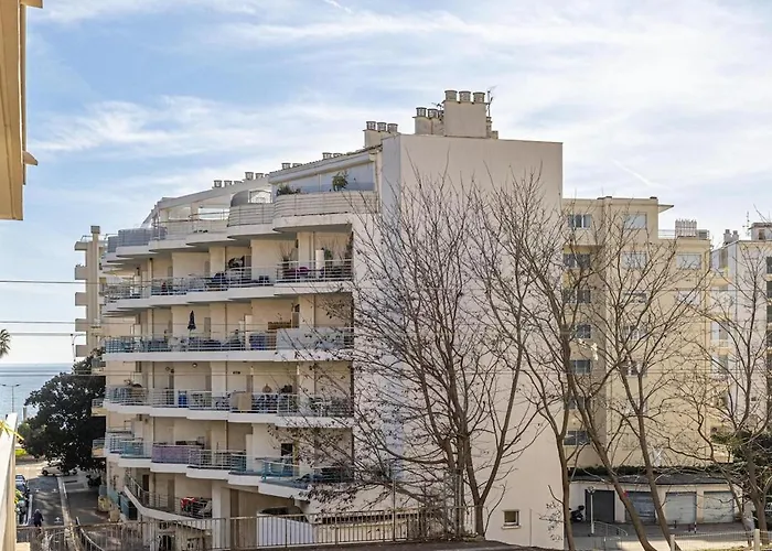 Super Centre Les Pins Proche *